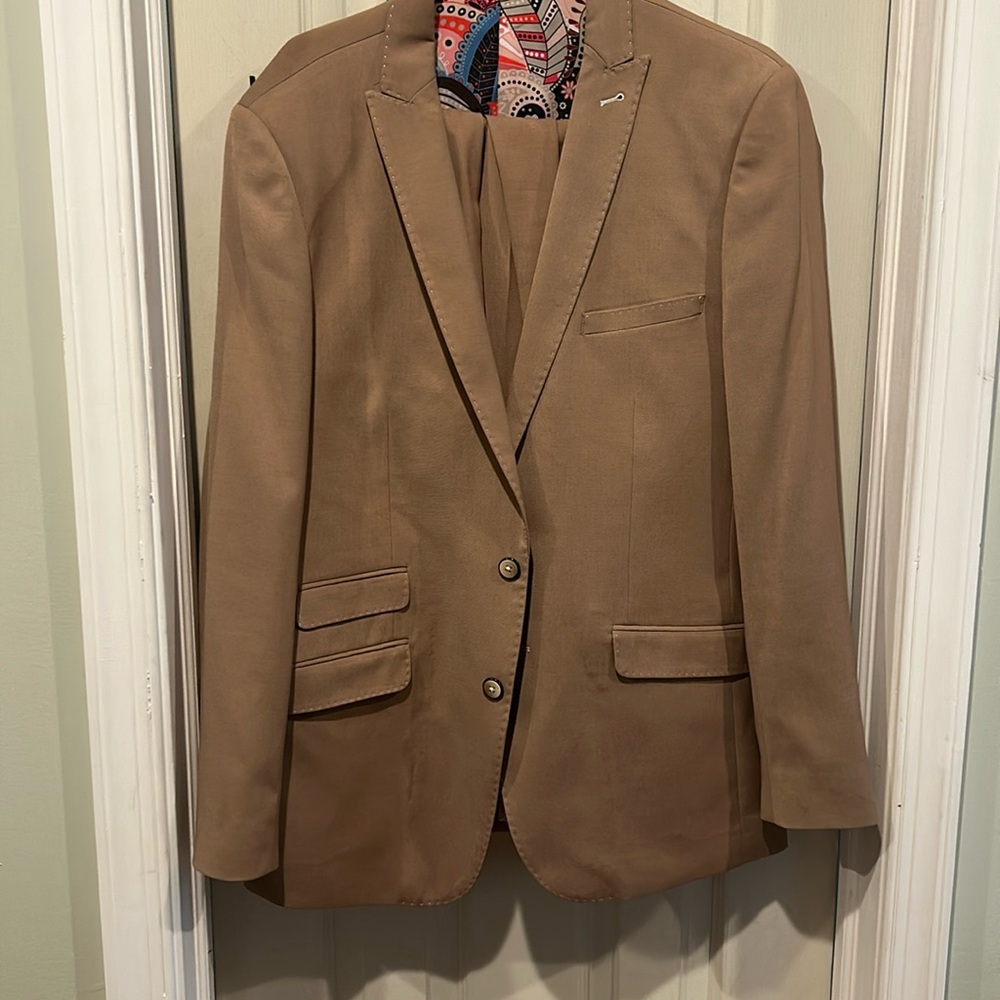 Tan men’s suit with paisley inside
